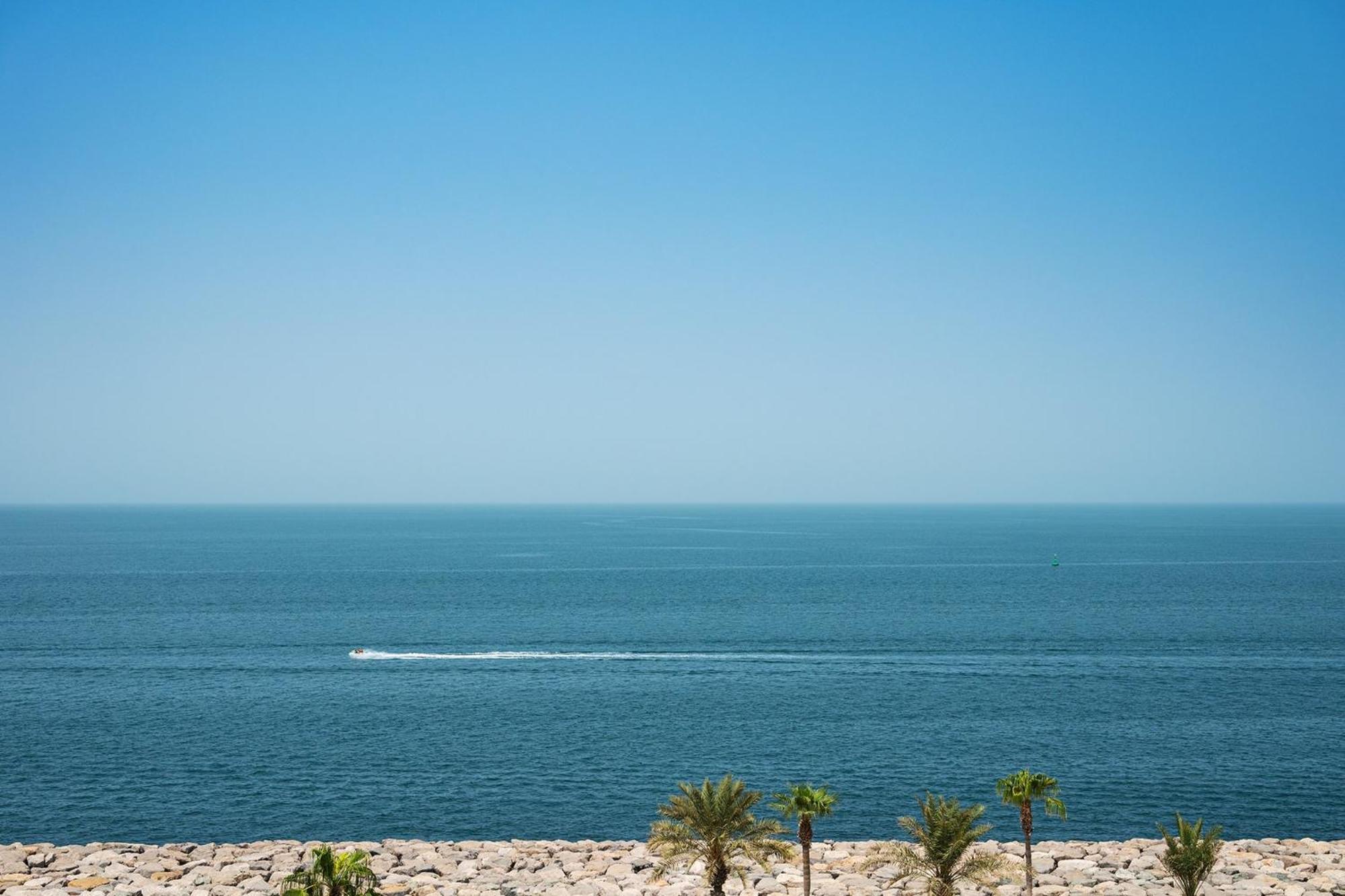 Th8 Palm Dubai Beach Resort, Vignette Collection By Ihg Exterior photo The Gulf of Oman